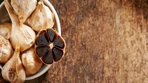 تصویر 3 از سیر سیاه خشک شده پودر شده برای آشپزی حرفه‌ ای